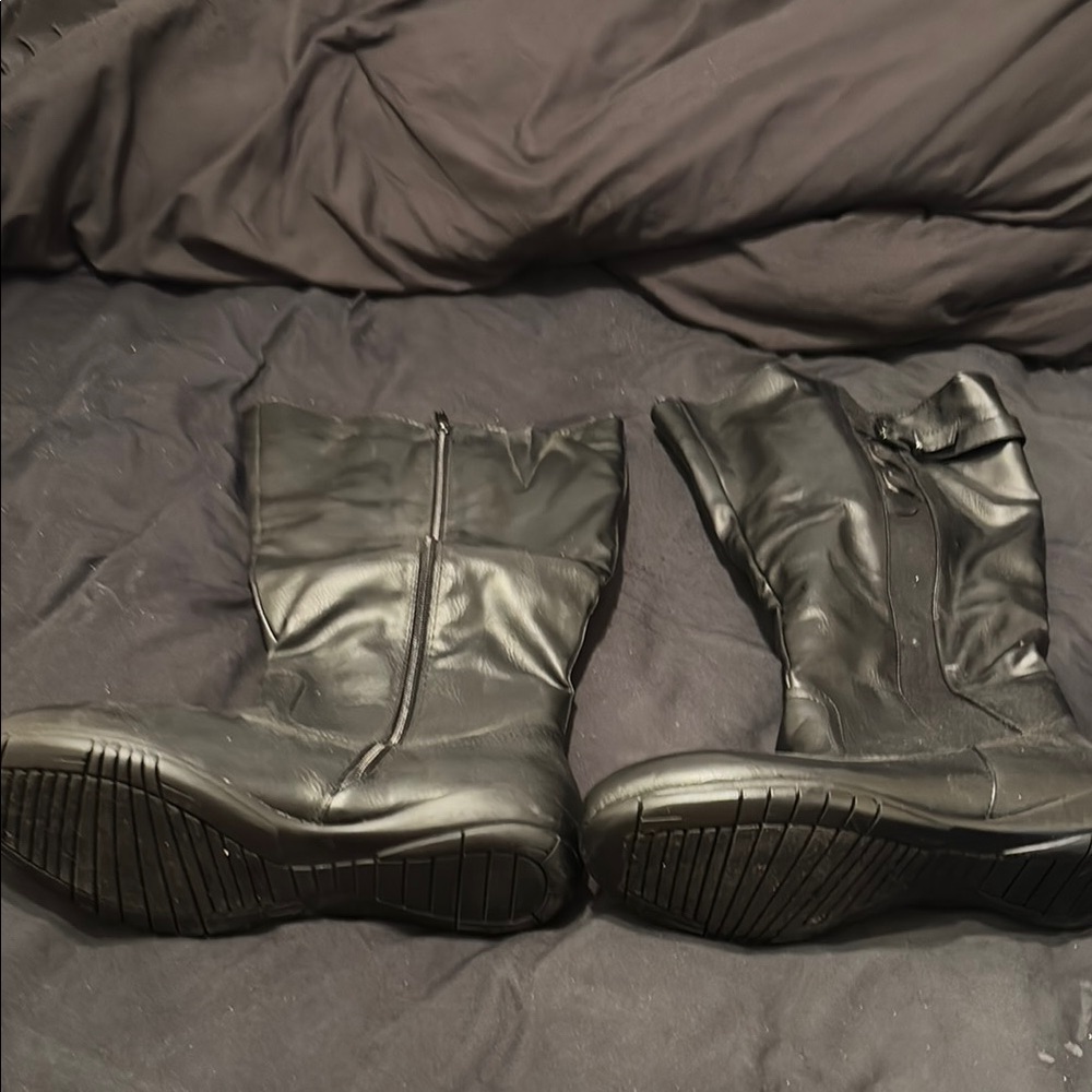Black Winter Boots with Waterproof Material and Thick Rubber Sole 10 WIDE